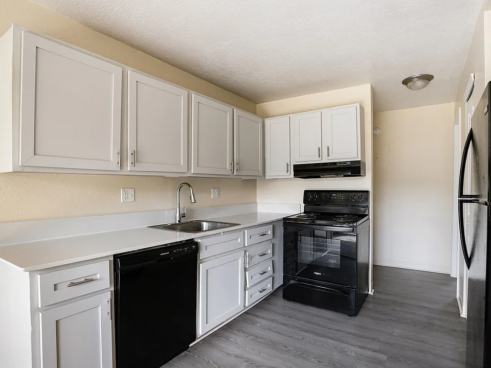 Straight Creek Apartments