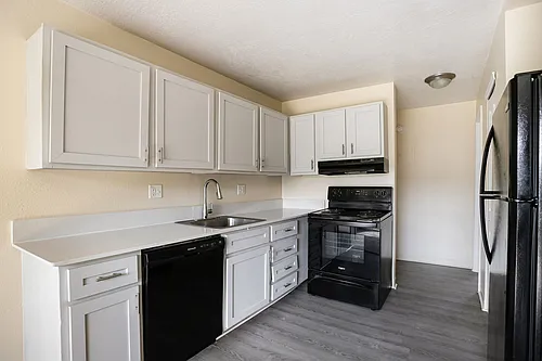 Straight Creek Apartments Photo 1
