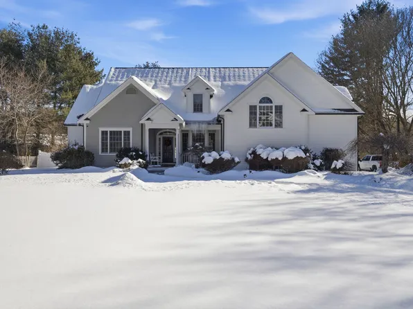 96 Dascomb Rd, Andover, MA 01810