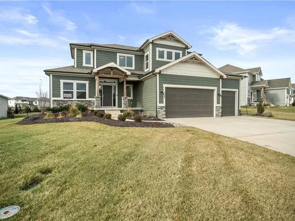 2106 NW Killarney Ln, Lees Summit, MO 64081