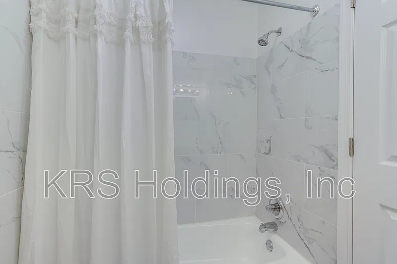 1 bed, 1.0 bath, 689 sqft, $1,095 — Photo 3