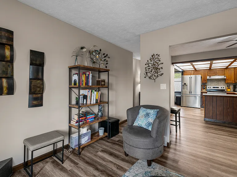 5008 NW Radial Hwy #2 — Photo 15