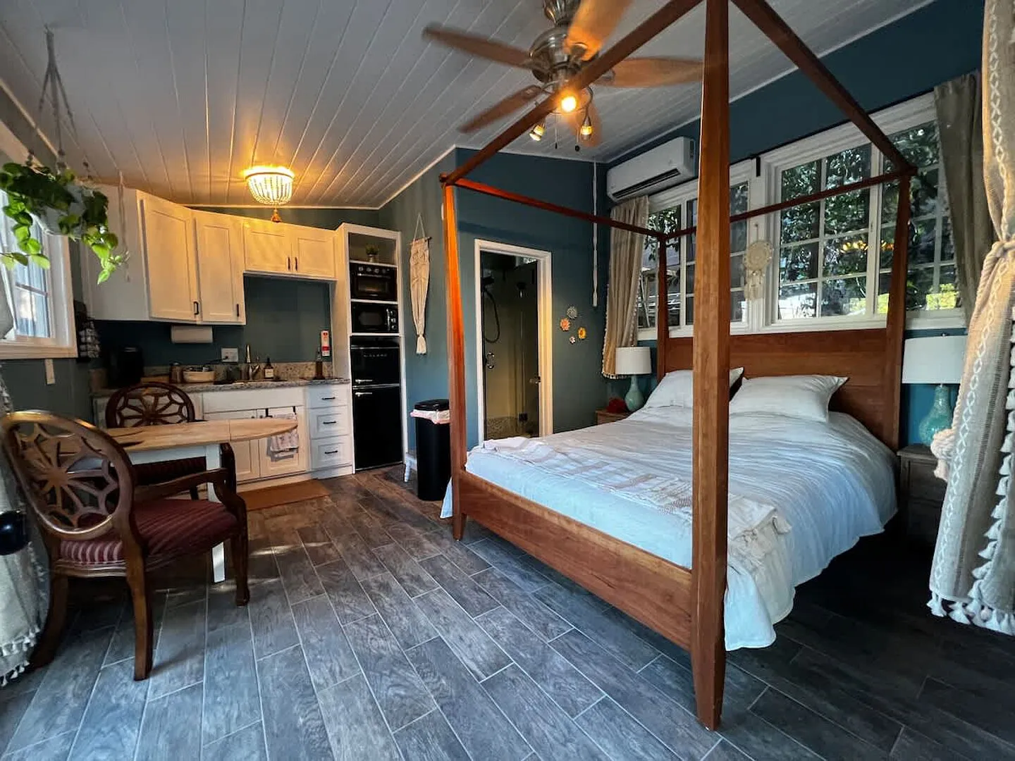 Outdoor Clawfoot, Hot Tub, Deck — Photo 4