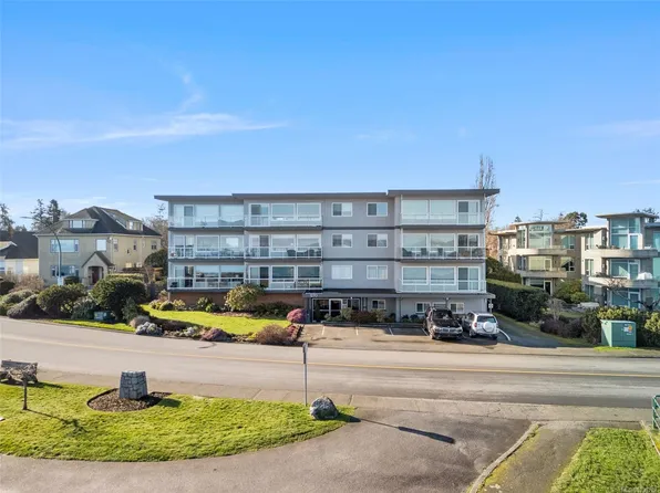 1270 Beach Dr #305, Oak Bay, BC V8S 2N3