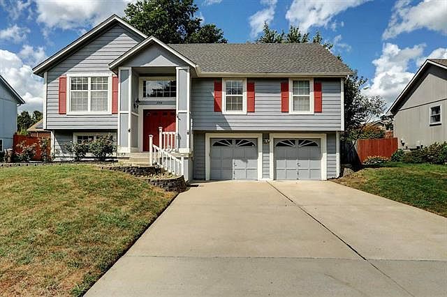 1st image of 2304 NE Bridgeport Dr