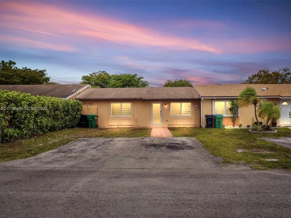 15389 SW 69th Ln, Miami, FL 33193