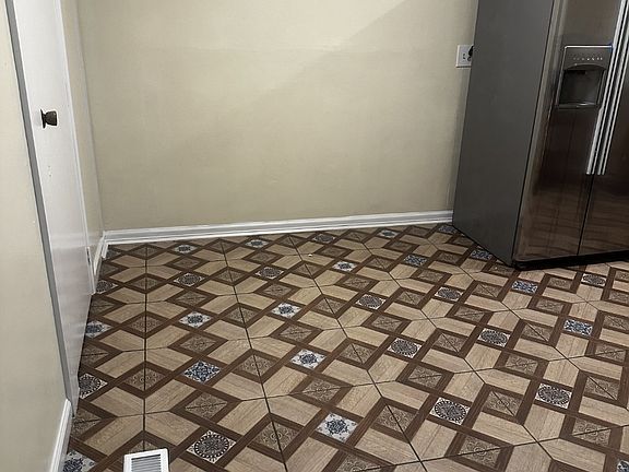 4th image of 396 Thomas Dr #3