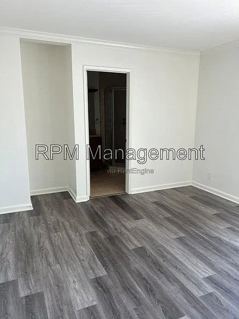 20327 Saticoy St — Photo 3