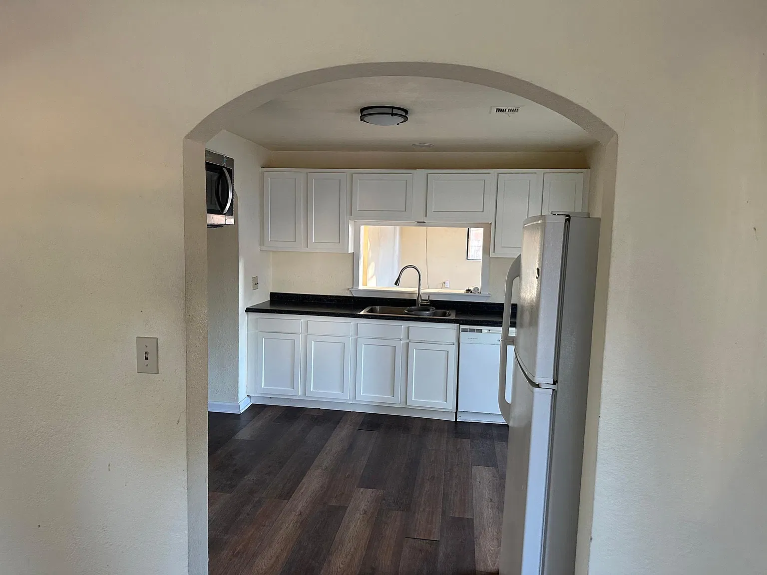 3 bed, 1411 sqft, $2,000 — Photo 2