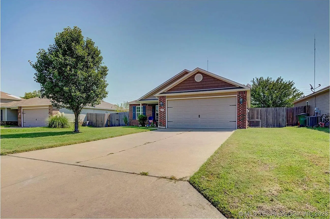 3 bed, 1404 sqft, $1,775 — Photo 4