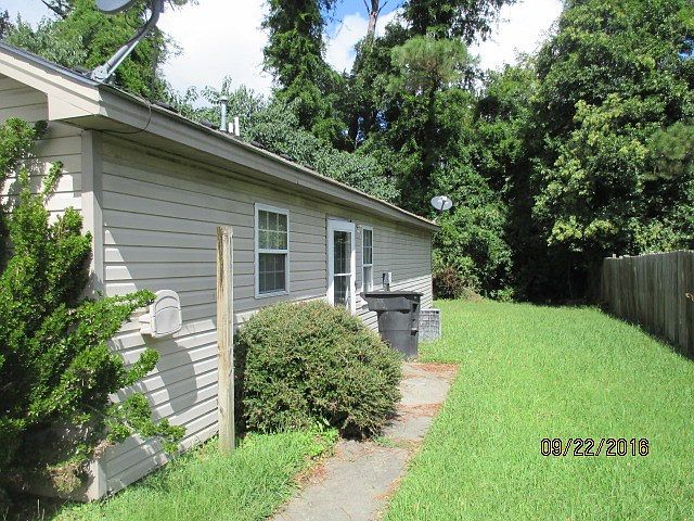 2nd image of 104 Graves Ave