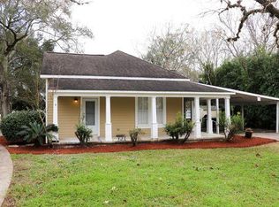 514 N Rock Island St, Angleton, TX 77515