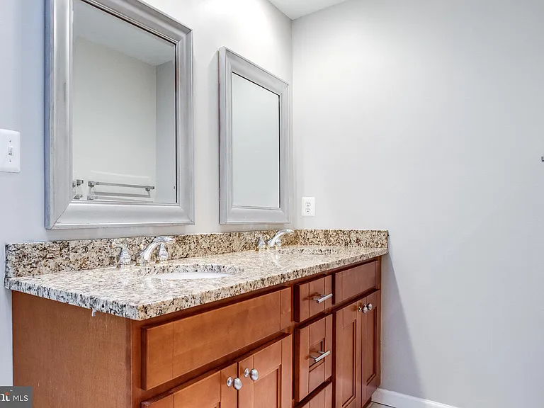 8500 Brook Rd — Photo 37