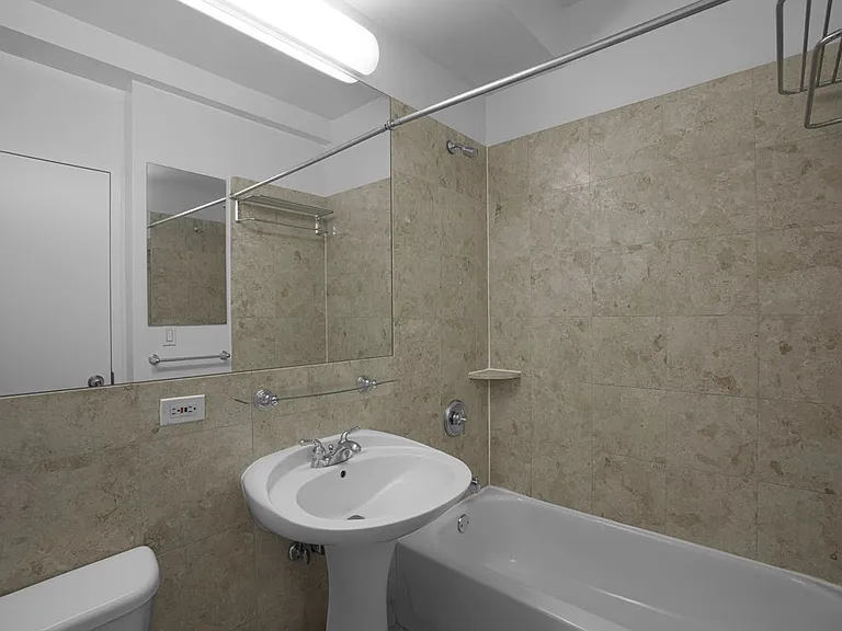 360 W 43rd St #N7E — Photo 3