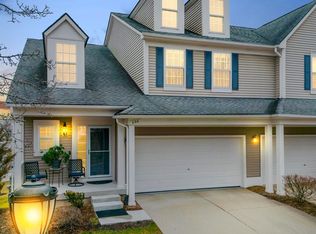 698 W Bluff Ct, Rochester, MI 48307