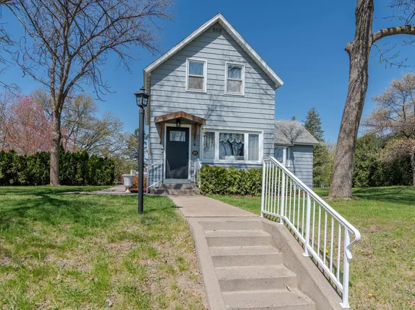 208 9th St SE, Little Falls, MN 56345