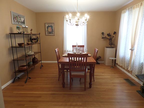 4th image of 3281 Daytona Ave