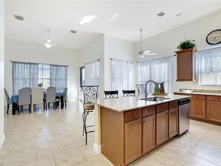5177 Salerno St — Photo 10