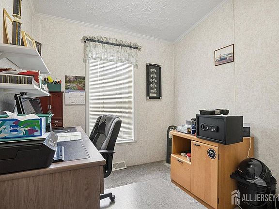 4th image of 2505TRI-36M Woodbridge Ave