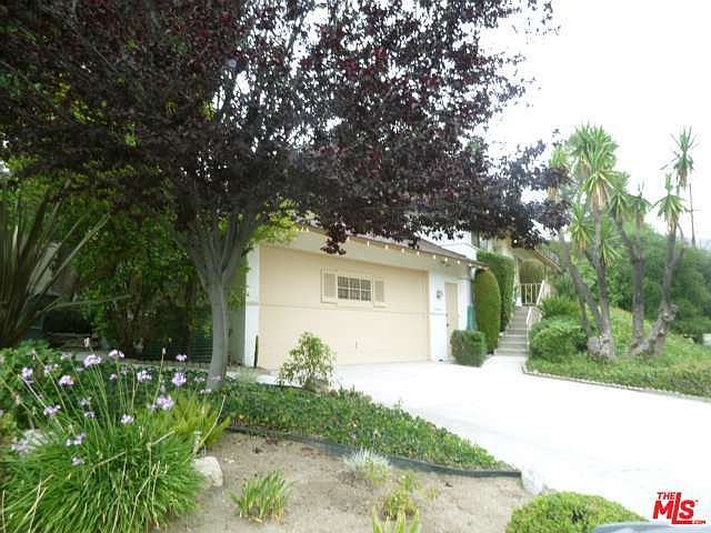 2nd image of 2411 Sleepy Hollow Dr