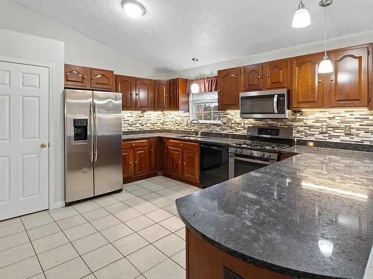 359 Montgomery Cir — Photo 22