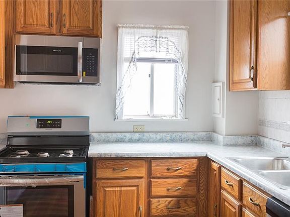 3rd image of 132 W Brentridge Ave