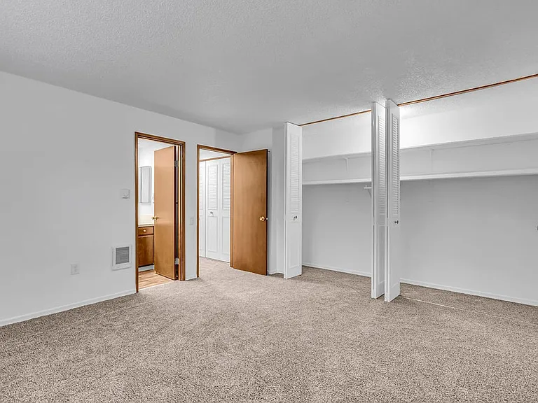 Kingcity Apartments — Photo 141