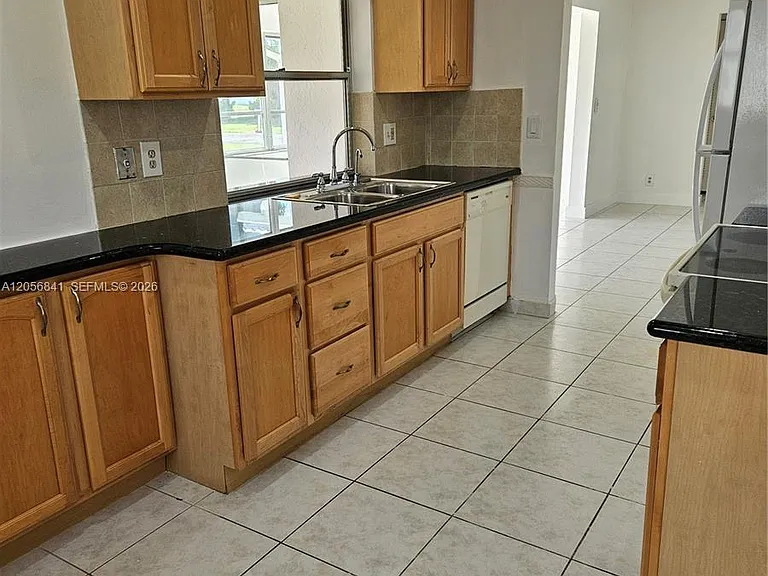 1400 NW 90th Way — Photo 4
