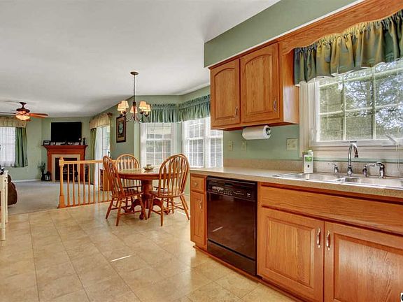 3rd image of 39 Sycamore Dr