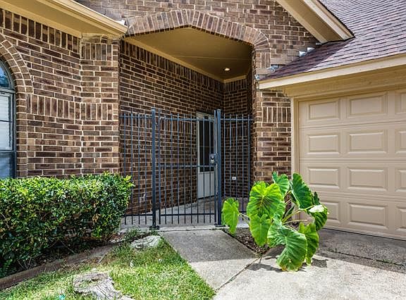 3rd image of 6904 Mountain Cedar Ln