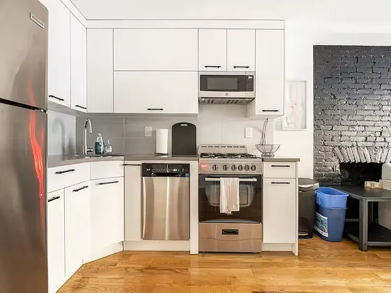546 Monroe St #3 — Photo 9