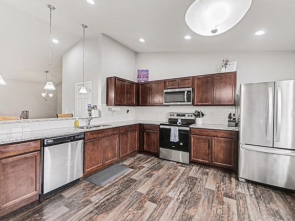 3rd image of 30861 Mission St