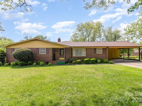 812 Clinton Ave, Lancaster, SC 29720