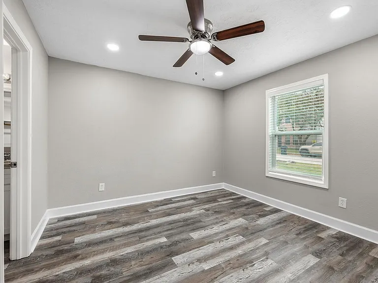 707 Vassar Ct — Photo 24