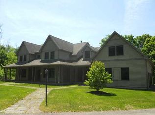 16 Pondhills Ct, Pleasant Valley, NY 12569