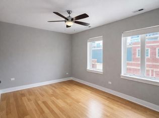 1127 W Granville Ave #302, Chicago, IL 60660