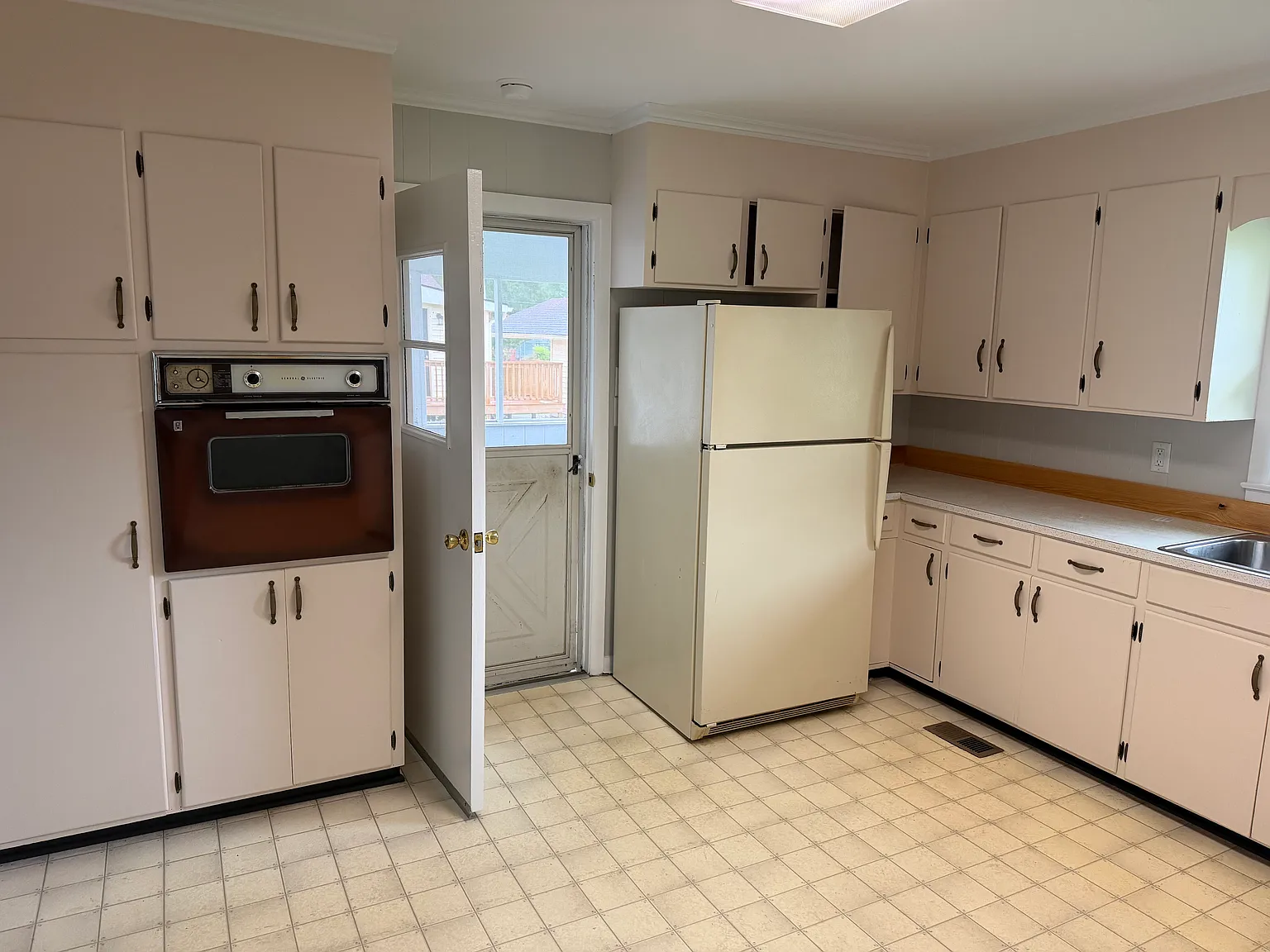 3 bed, 1200 sqft, $1,500 — Photo 2
