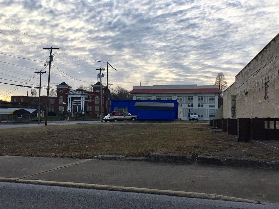 2nd image of 304 N Depot St