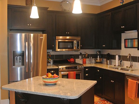 KITCHEN W/ ALL APPLIANCES