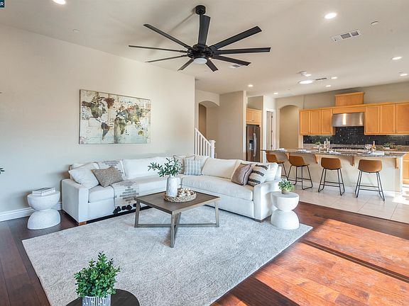 2nd image of 2090 Rioja Way