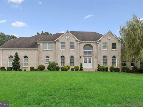 2 Curtins Cor, Millstone Township, NJ 08510