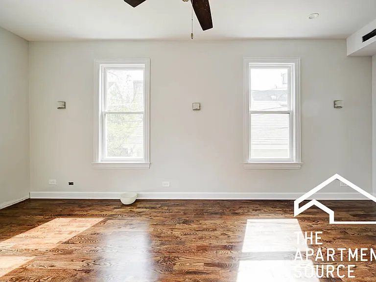 1341 W Fletcher St #COACH HOUSE — Photo 6