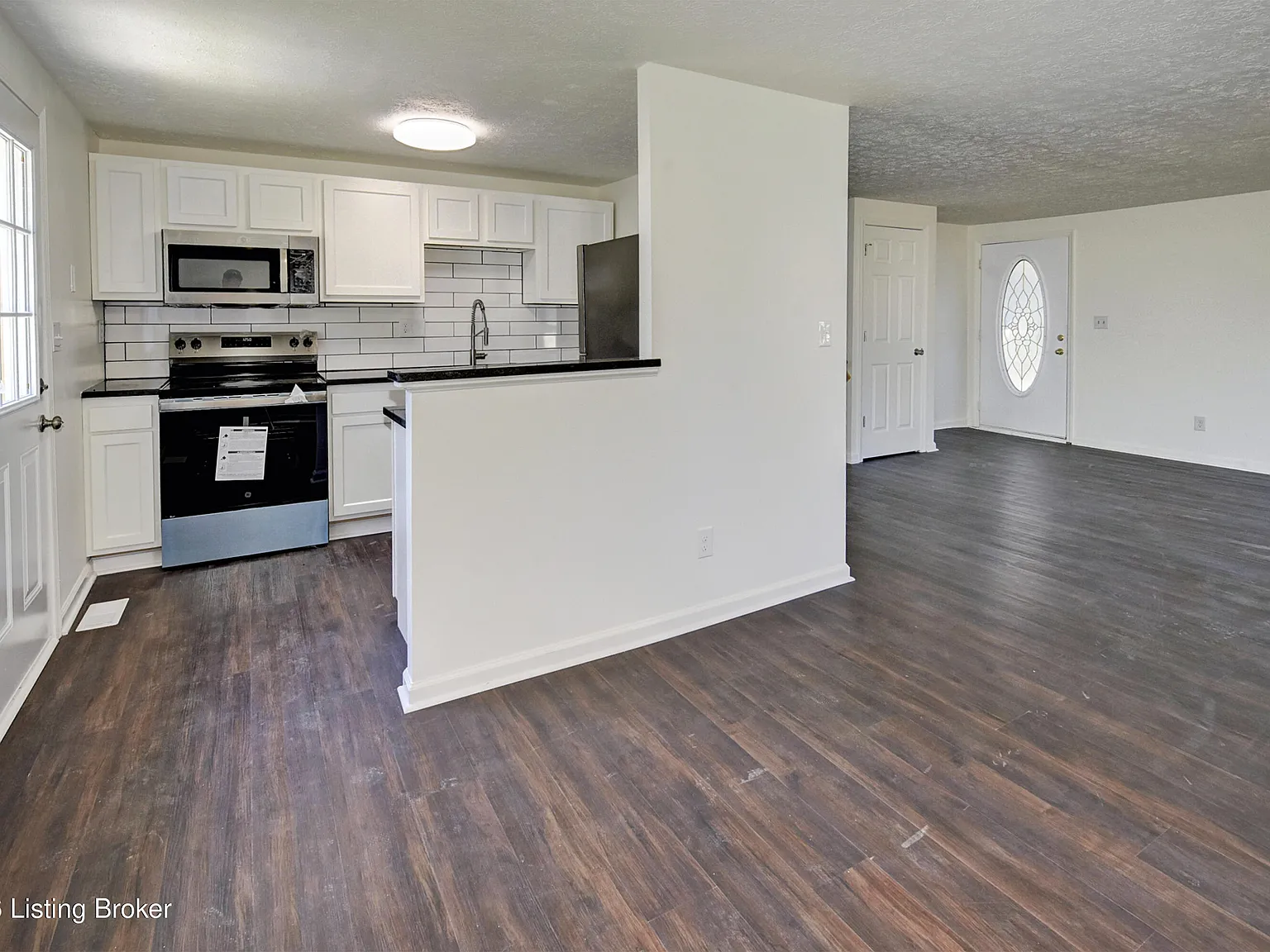 3 bed, 2.0 bath, 2394 sqft, $2,600 — Photo 4