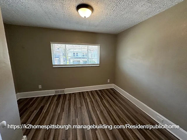1130 Irwin St — Photo 12