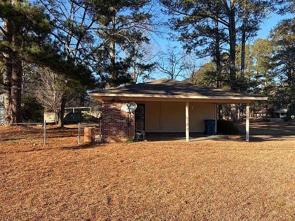 3rd image of 301 Meadowlane Dr