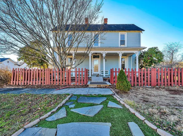 8 Middle St, New Castle, VA 24127