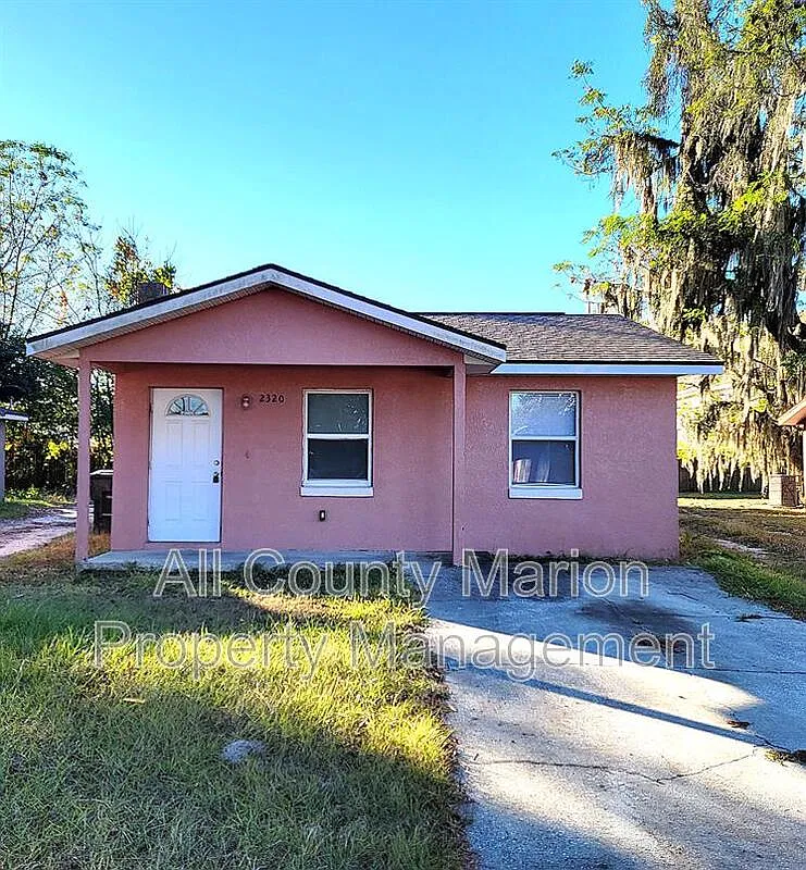 2 bed, 1.0 bath, 948 sqft, $1,100 — Photo 1