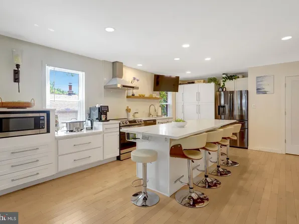 2113 N Lincoln St, Arlington, VA 22207