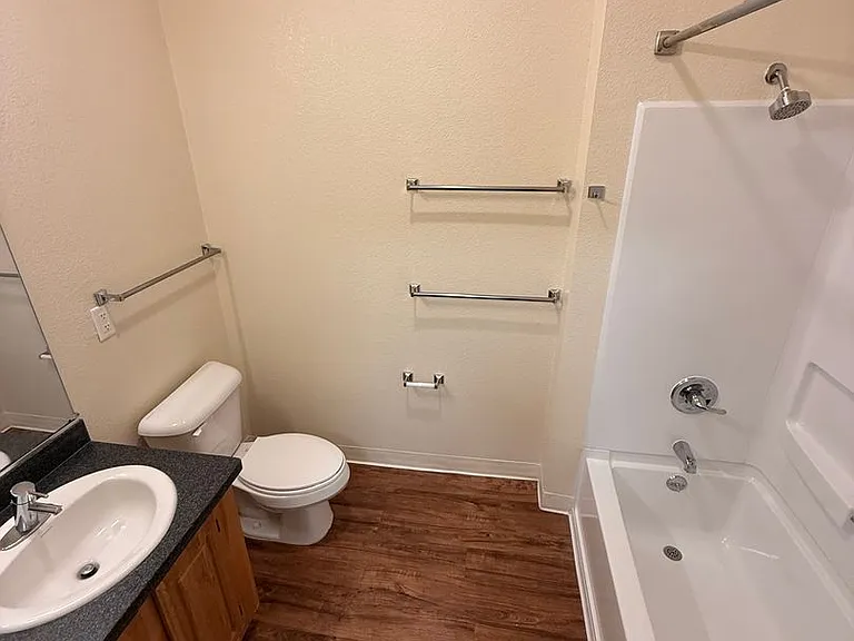 Lenzen Square Apartments — Photo 3