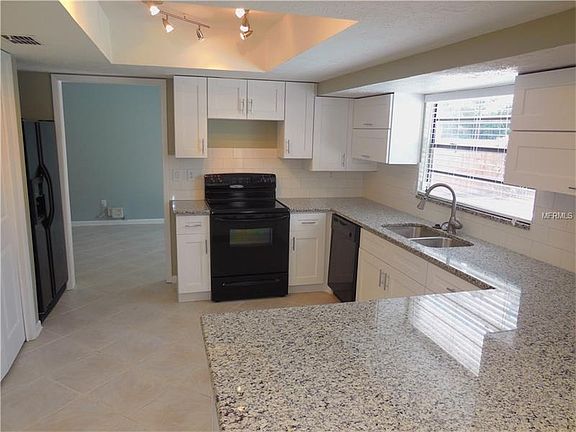 3rd image of 5006 Country Hills Dr